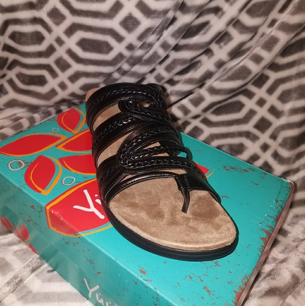 Yuu Dansa Sandals